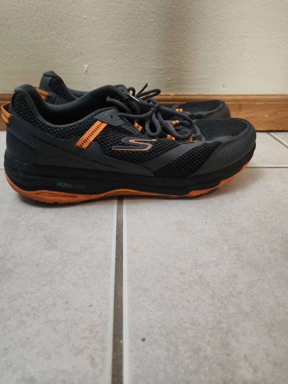 Skechers Men's Gray & Orange Athletic Sneakers